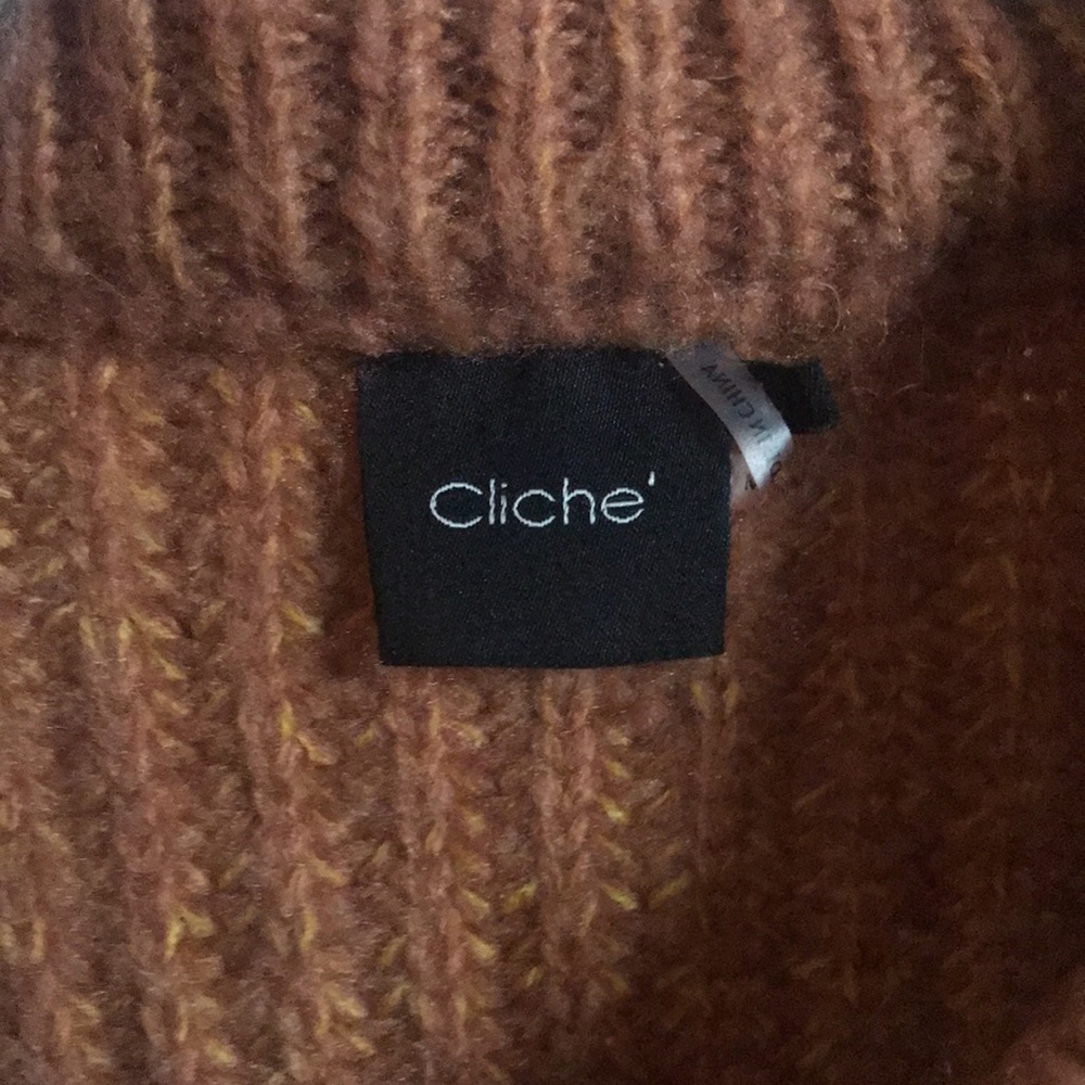 Cliche Sweater With Color Blocking - image 4